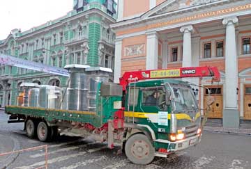 Перевозка систем вентиляции манипулятором в центре Москвы