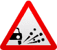 Дорожный знак - выброс гравия